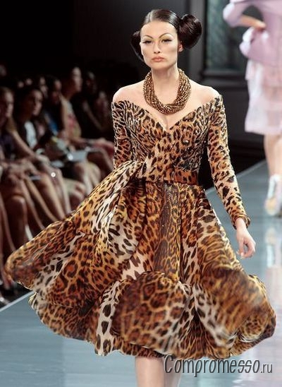 Прическа и макияж к леопардовому платью